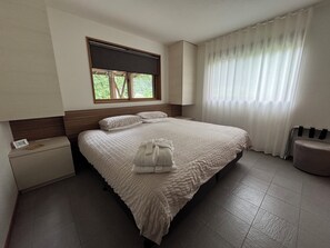 5 habitaciones, tabla de planchar con plancha, wifi y ropa de cama 