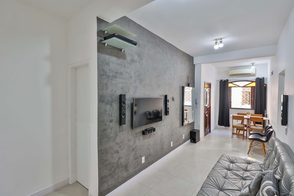 Smart TV, DVD player, stereo