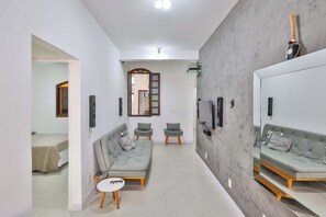 2 habitaciones, tabla de planchar con plancha y wifi gratis 