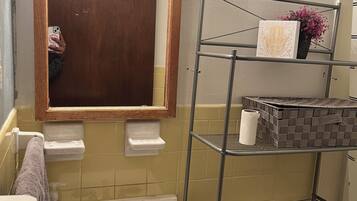 Asciugamani, sapone, carta igienica