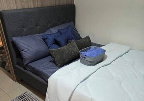 1 bedroom, iron/ironing board, free WiFi, bed sheets - Shore 2 Residence Apartments (Pasay City)
