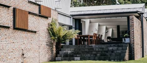 屋外ダイニングエリア