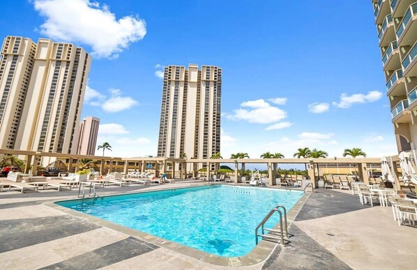 Outdoor pool - ALA MOANA (Honolulu)