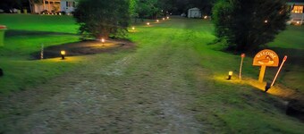 Beautiful farmhouse with 3 bedrooms and 4 Queen beds for a cozy stay