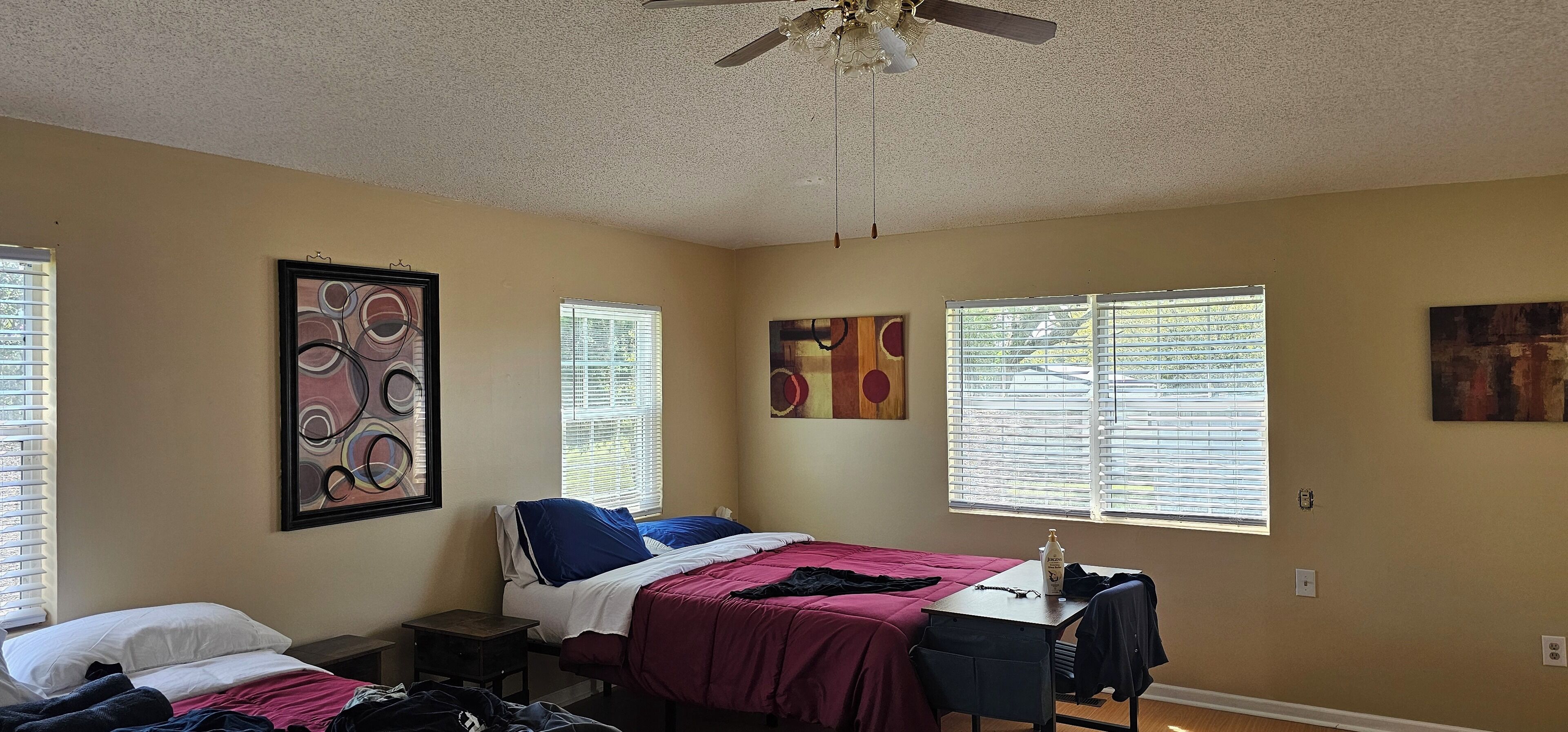 3 bedrooms, iron/ironing board, WiFi, bed sheets