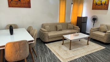 Luxury Apartment, 1 Queen Bed with Sofa bed, Kitchen | Living area