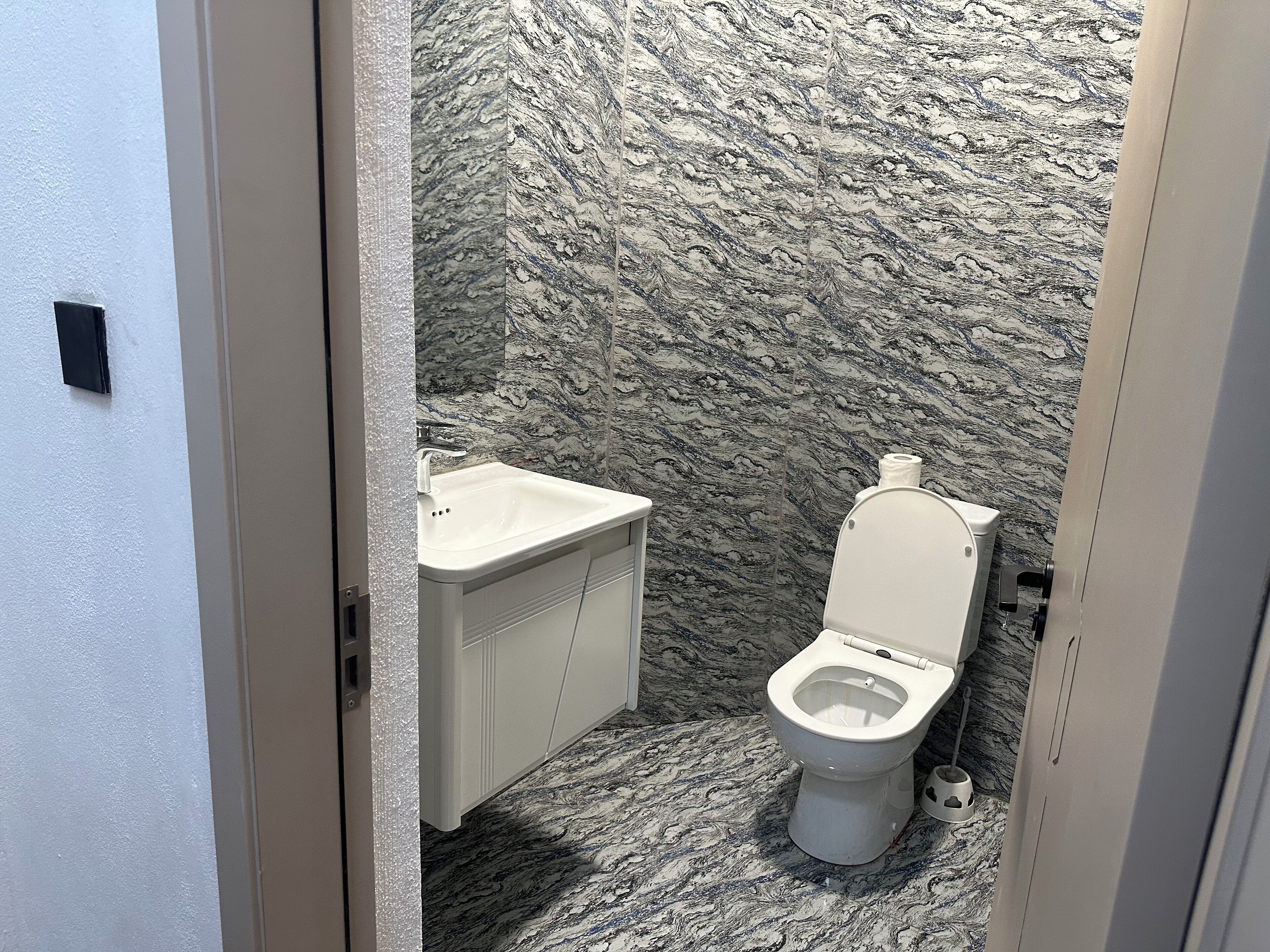 Luxury Apartment, 1 Queen Bed with Sofa bed, Kitchen | Bathroom | Shower, free toiletries, slippers, towels