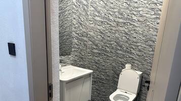 Luxury-Apartment, 1 Queen-Bett und Schlafsofa, Küche | Badezimmer | Dusche, kostenlose Toilettenartikel, Hausschuhe, Handtücher