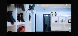 Couples treatment rooms, sauna, hot tub, steam room, hot springs