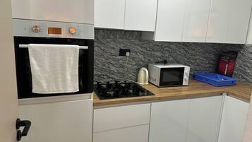 Luxury Apartment, 1 Queen Bed with Sofa bed, Kitchen | Living area
