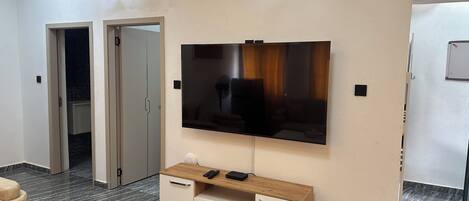 Luxury Apartment, 1 Queen Bed with Sofa bed, Kitchen | Living area