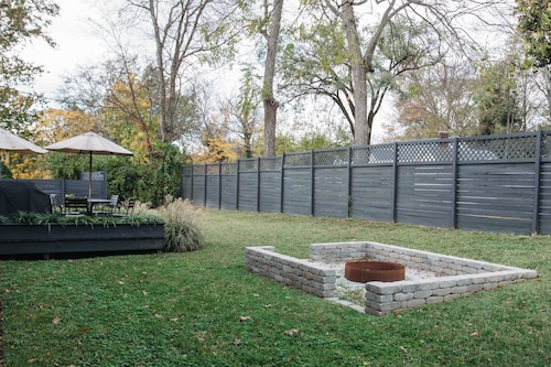 East Nashville Retreat w/ Fireplace, Backyard Firepit, Outdoor Dining & Minutes From Downtown Music, Food & Nightlife Chapel House by Avantstay