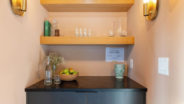 East Nashville Retreat W/ Fireplace, Backyard Firepit, Outdoor Dining & Minutes From Downtown Music, Food & Nightlife Chapel House By Avantstay - Nashville, TN