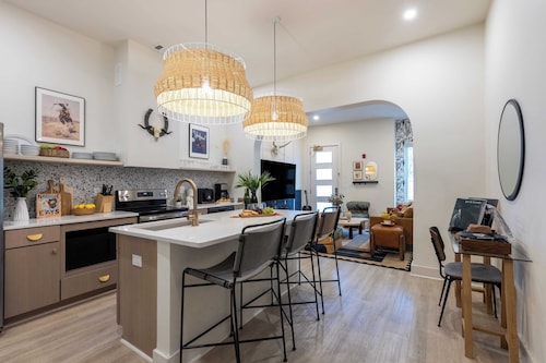 Sleeps 24 Rooftop, Game Room & Outdoor Spaces Just 10 Min to Broadway Outrider by Avantstay
