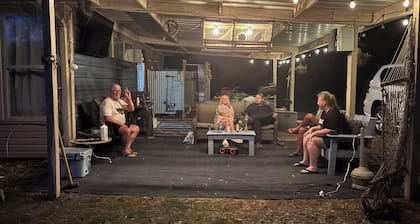 Cozy 2-bedroom cabin in peaceful Northport on the LAKE
