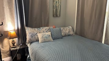 2 bedrooms, iron/ironing board, WiFi, bed sheets