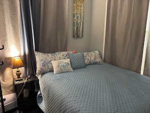 2 bedrooms, iron/ironing board, WiFi, bed sheets