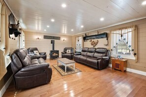 Interior - 5 Bedroom/5 Bathroom NH Getaway (Bethlehem)