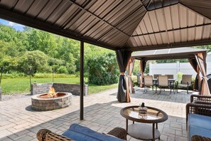 Outdoor dining - 5 Bedroom/5 Bathroom NH Getaway (Bethlehem)