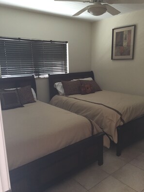 3 室のベッドルーム、インターネット、ベッドシーツ