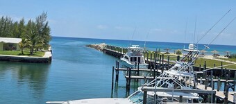 Soothing 2-bedroom 2 1/2 bath condo in Blue Marlin Cove West End Grand Bahamas