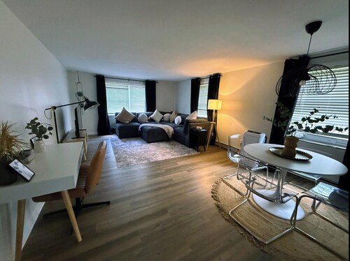 $2300/month!:Charming and  peaceful 2-bedroom house_AC , full kitchen, & Wi-Fi.