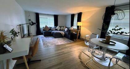 $2500/month!:Charming and peaceful 2-bedroom house_AC , full kitchen, & Wi-Fi.