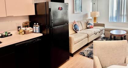 Deluxe 2-Bedroom Stay in the Heart of Los Angeles
