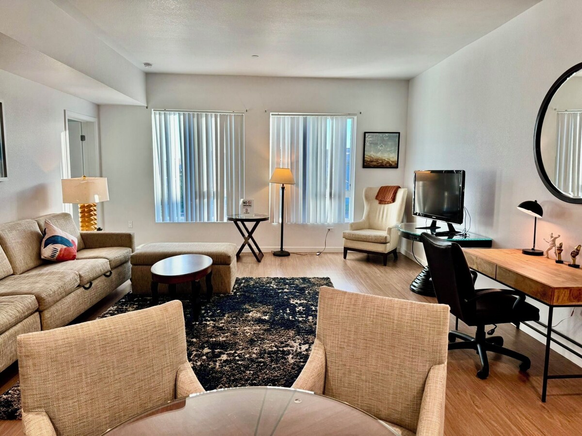 Deluxe 2-Bedroom Stay in the Heart of Los Angeles