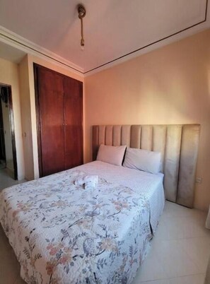 1 habitación, internet y ropa de cama 
