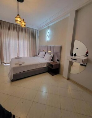 1 bedroom, internet, bed sheets