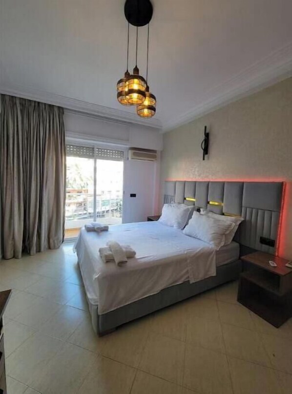 1 quarto, acesso à internet, roupa de cama