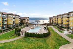 حمّام سباحة مُدفَّأ