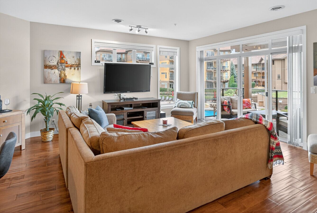 3 Bedroom Overlooking Okanagan Lake - Kelowna