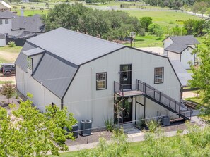 Exterior - Vincent's Luxury stay- 3-bedroom house in Cedar Park.  Private secluded area. (Cedar Park)