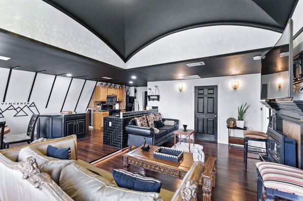 Smart TV - Vincent's Luxury stay- 3-bedroom house in Cedar Park.  Private secluded area. (Cedar Park)