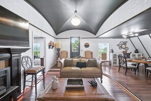 Smart TV - Vincent's Luxury stay- 3-bedroom house in Cedar Park.  Private secluded area. (Cedar Park)