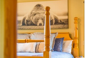 3 slaapkamers, een strijkplank/strijkijzer, gratis wifi, beddengoed