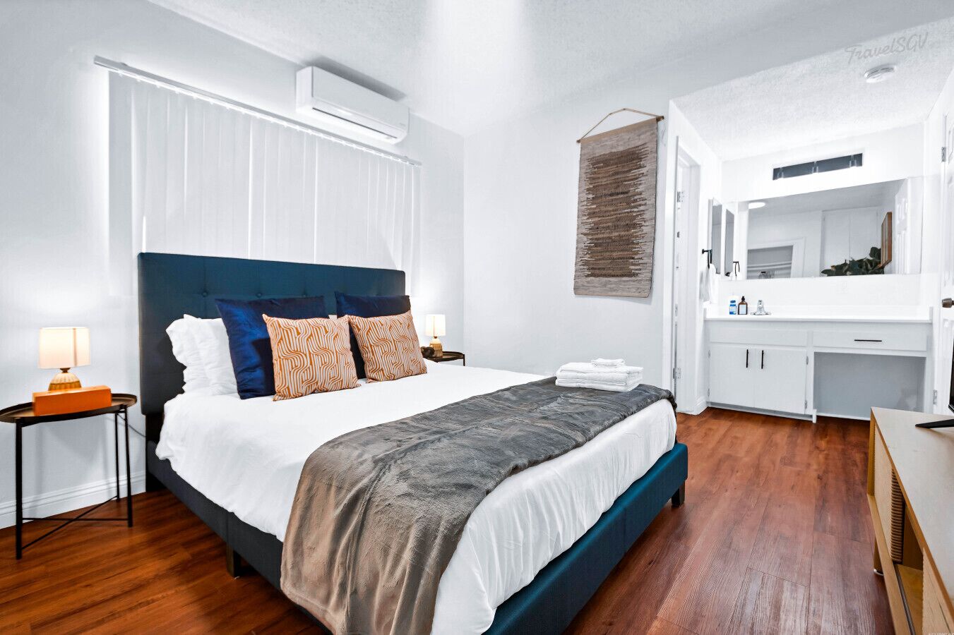 1 habitación, tabla de planchar con plancha, wifi gratis y ropa de cama 