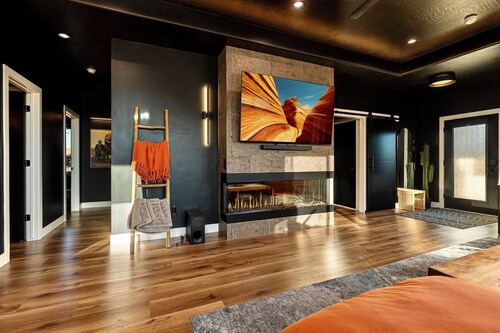 3BR Family Villa • Hot Tub, Game Room, Views • Near Zion & Bryce