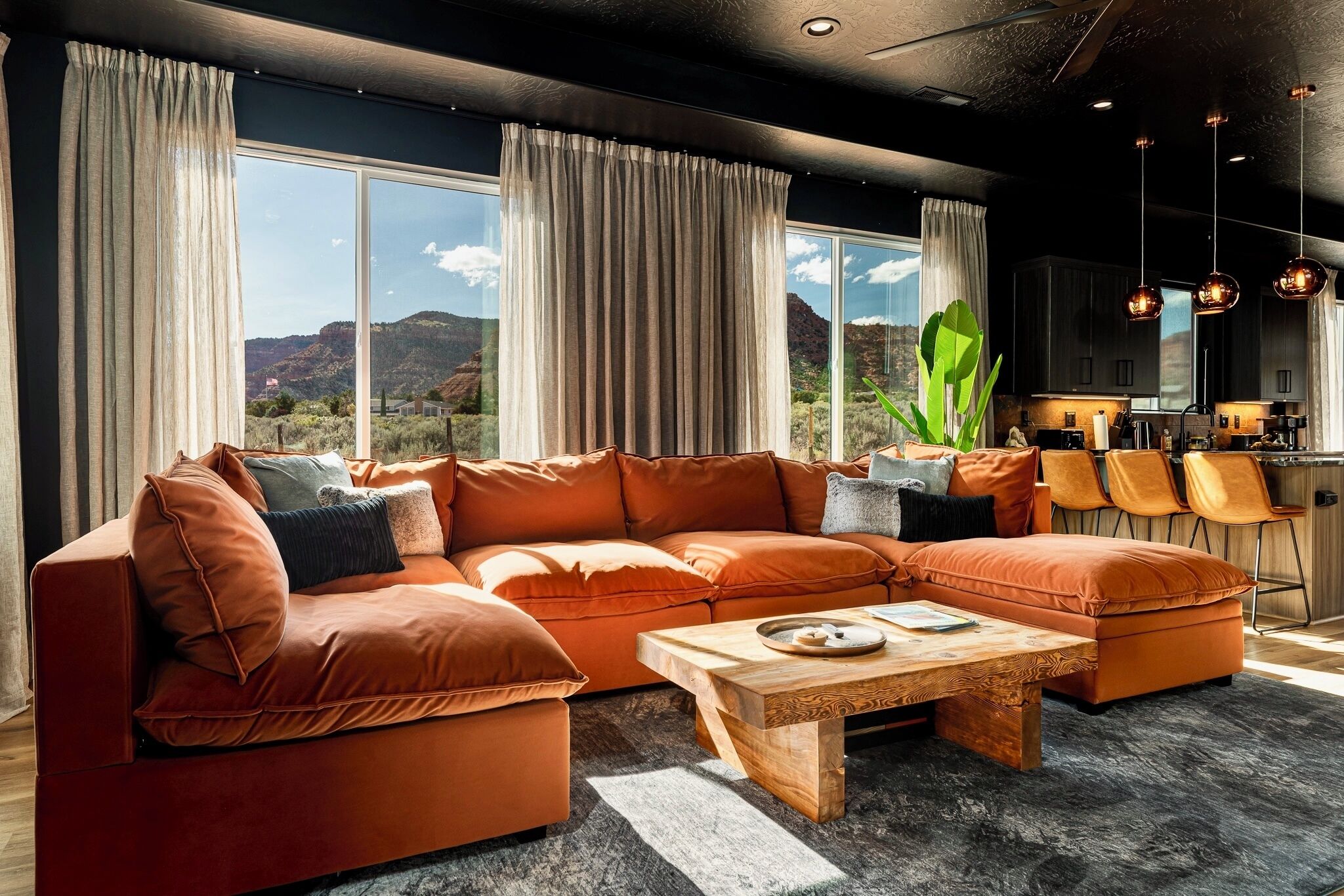 Televisión y chimenea 