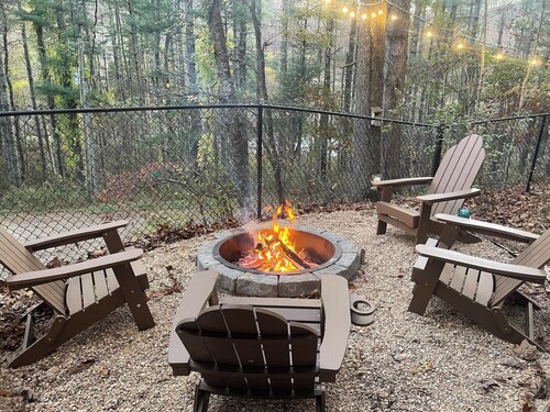 LOVE is in the Air at River Breeze! Romantic, Cozy, River View, Pet Friendly!