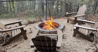 LOVE is in the Air at River Breeze! Romantic, Cozy, River View, Pet Friendly!