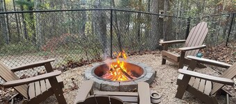 LOVE is in the Air at River Breeze! Romantic, Cozy, River View, Pet Friendly!