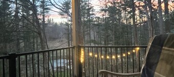 Hello Spring! River Front/Access! Pet Friendly, Fenced Yard! River Breeze Cabin