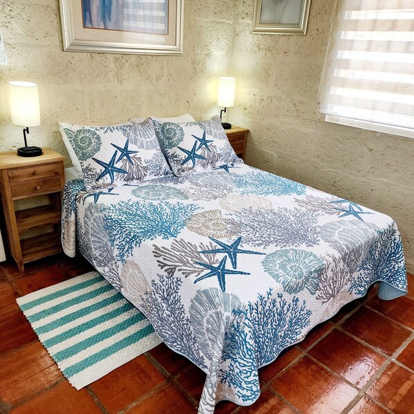 2 chambres, coffre-fort, bureau, fer et planche à repasser