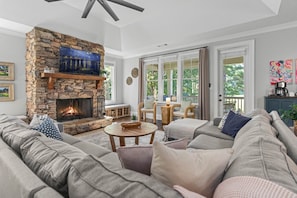 Smart TV, chimenea