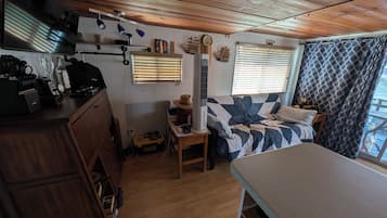 1 habitación, wifi y ropa de cama