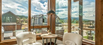 Spacious 4-Bedroom Retreat in Fraser - Perfect for Families and Groups!