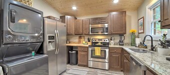 Cozy Mountainside Studio Nestled in the Trees